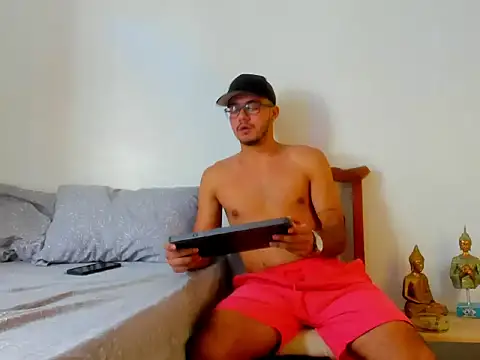 Snapshot of Dusan_greyy chatting on 09/26/25, 07:07 Dusan greyy online show from 09/26/25, 07:07