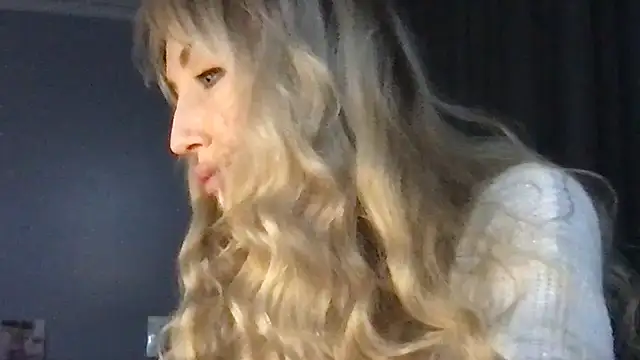 Snapshot of Pyrelissa chatting on 12/15/25, 05:06 Pyrelissa online show from 12/15/25, 05:06