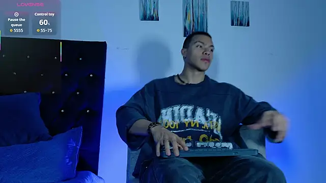 adriel escalante online show from 04/20/26, 02:25