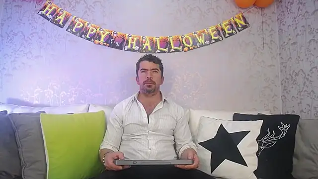Snapshot of JuanKarloz_ chatting on 10/16/25, 01:45 JuanKarloz online show from 10/16/25, 01:45