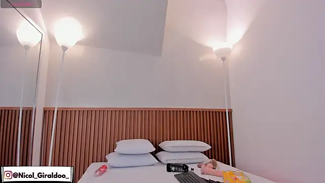 nicol giraldoo online show from 02/20/26, 06:26