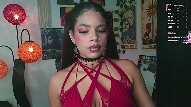 Snapshot of Raven_luv chatting on 09/19/25, 01:18 Raven luv online show from 09/19/25, 01:18