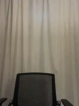 wly2028 online show from 10/10/25, 12:26