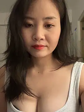 wly2028 online show from 10/15/25, 01:00