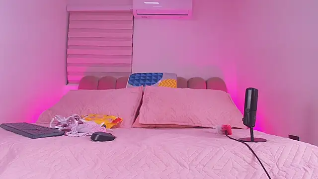 abbyrouss  online show from 11/30/25, 03:10