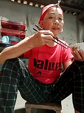 -Xuka-200 online show from 10/31/25, 04:13