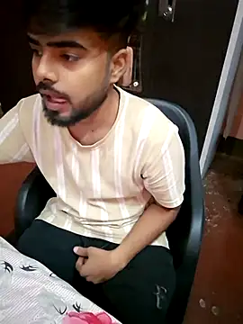 soniriyaa010101 online show from 04/22/26, 06:20