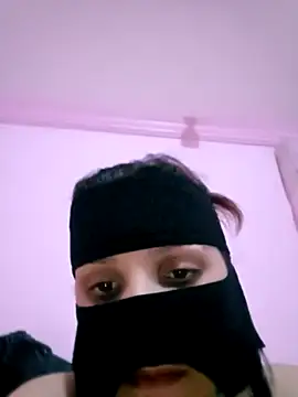 Snapshot of ayamohamedAbozeed chatting on 10/12/25, 02:05 ayamohamedAbozeed online show from 10/12/25, 02:05