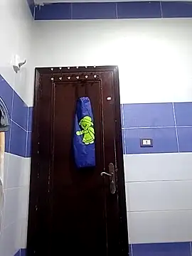 Snapshot of ayamohamedAbozeed chatting on 10/18/25, 02:51 ayamohamedAbozeed online show from 10/18/25, 02:51