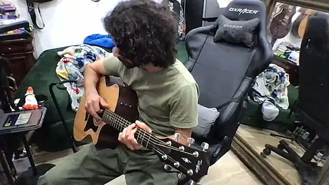 Snapshot of Stringin69 chatting on 07/23/26, 04:05 Stringin69 online show from 07/23/26, 04:05