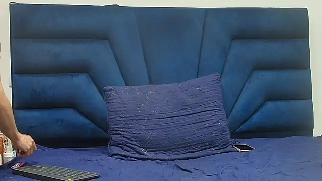 Snapshot of Angell_cooper chatting on 02/25/26, 01:43 Angell cooper online show from 02/25/26, 01:43