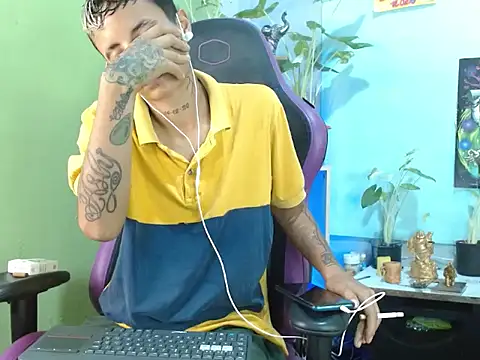 Snapshot of Dorland777 chatting on 09/13/25, 01:00 Dorland777 online show from 09/13/25, 01:00