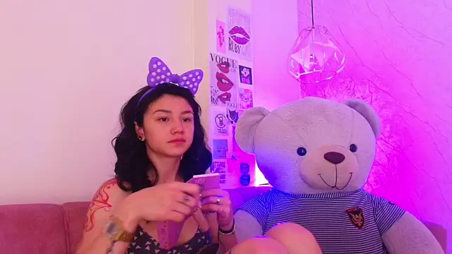 april bennett online show from 10/24/25, 12:23