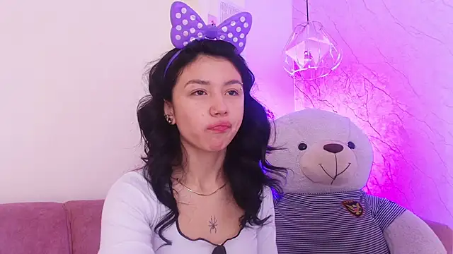 april bennett online show from 10/28/25, 12:41