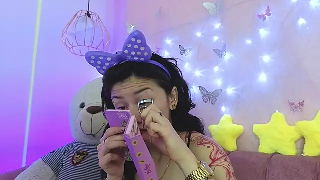 april bennett online show from 11/28/25, 12:41