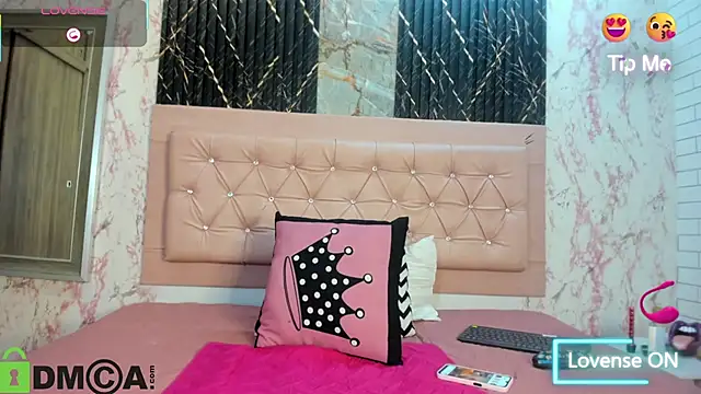 Caroline daring online show from 09/29/25, 12:21