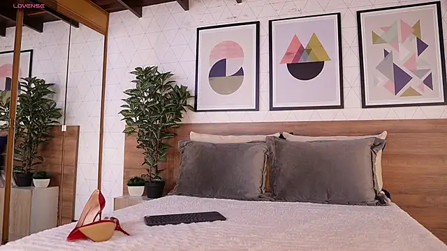 VictoriaShelby online show from 04/14/26, 12:00