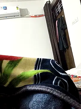 Chanderi19 online show from 02/18/26, 04:14