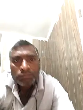 Chanderi19 online show from 04/23/26, 01:07