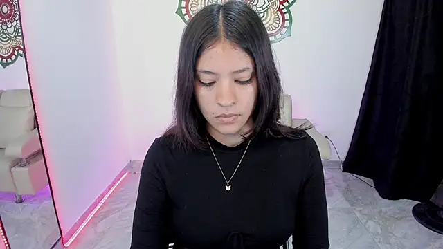 Candy fox 19 online show from 06/23/26, 03:32