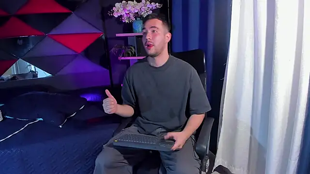 Snapshot of matti_de_lucaa chatting on 09/26/25, 05:39 matti de lucaa online show from 09/26/25, 05:39