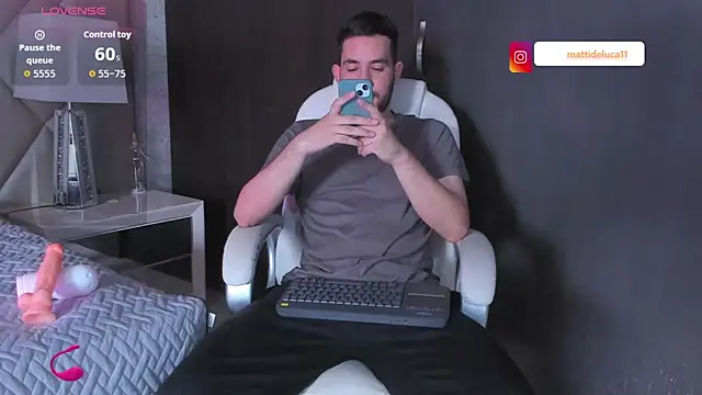 Snapshot of matti_de_lucaa chatting on 10/15/25, 05:35 matti de lucaa online show from 10/15/25, 05:35