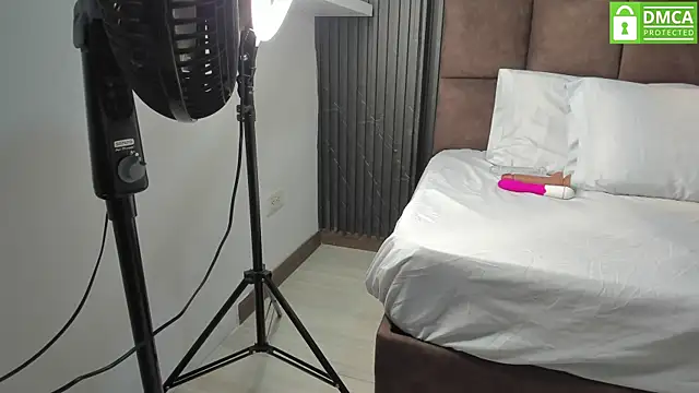 Snapshot of Sussy_Vixen chatting on 09/26/25, 10:14 Sussy Vixen online show from 09/26/25, 10:14