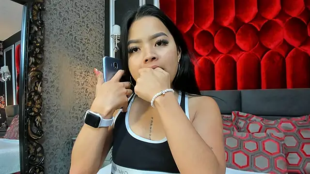 SharonBonet online show from 11/30/25, 04:38