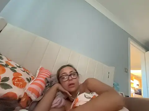 petitelucyXoxx online show from 04/28/26, 06:35