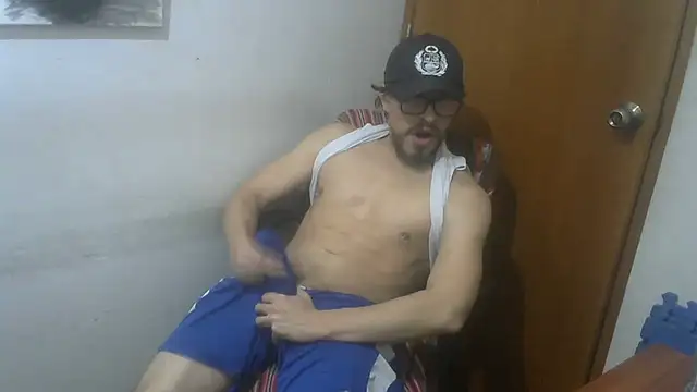 Snapshot of GuivernoStud chatting on 09/10/25, 01:00 GuivernoStud online show from 09/10/25, 01:00