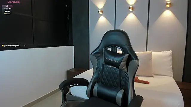 ashly moonn online show from 11/29/25, 12:19