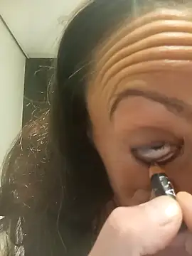 Snapshot of Astrid3 chatting on 09/29/25, 10:14 Astrid3 online show from 09/29/25, 10:14