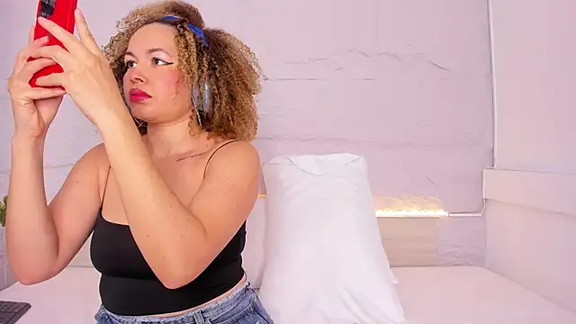 marianarey1  online show from 10/06/25, 11:51