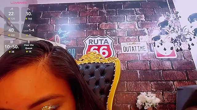 Snapshot of ClaraLara chatting on 10/04/25, 12:03 ClaraLara online show from 10/04/25, 12:03