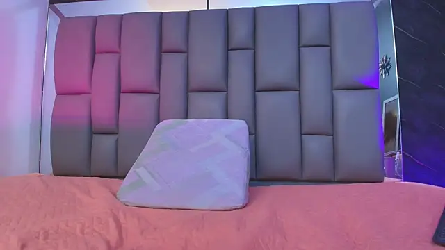 kissme luna online show from 10/18/25, 07:03