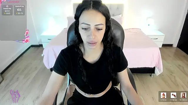 Mariam Lopez   online show from 04/18/26, 03:32