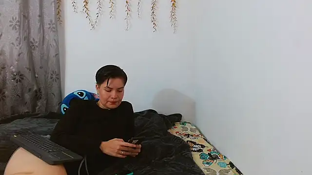 AmbarAndValery online show from 10/12/25, 04:33