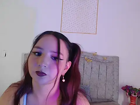 Snapshot of Mia2xsmith chatting on 05/25/26, 04:18 Mia2xsmith online show from 05/25/26, 04:18