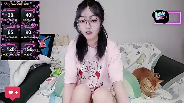 baby-yaya20 online show from 10/31/25, 12:44