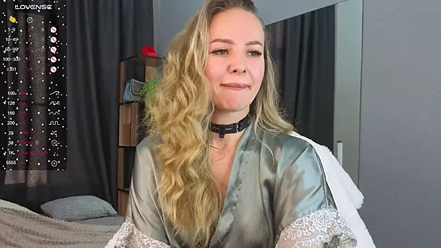 Hloya Mei online show from 10/23/25, 02:44