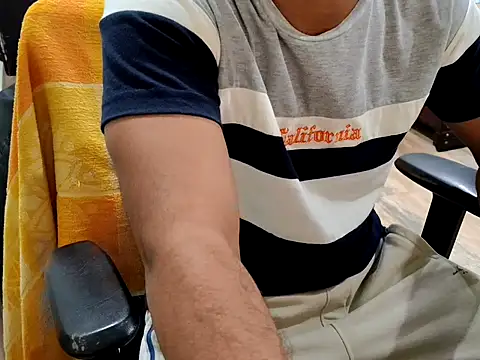 Snapshot of ZoroArcher chatting on 10/03/25, 08:28 ZoroArcher online show from 10/03/25, 08:28