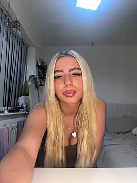 BlondeBetty online show from 11/03/25, 05:03