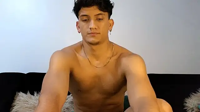 Snapshot of FitBoy_Cris chatting on 07/22/26, 05:54 FitBoy Cris online show from 07/22/26, 05:54