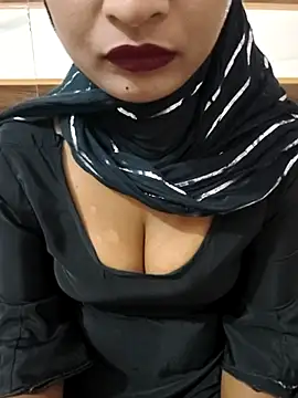 Snapshot of Itz_Mayra_ chatting on 10/22/25, 06:24 Itz Mayra online show from 10/22/25, 06:24