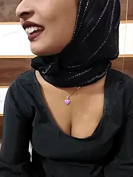 Snapshot of Itz_Mayra_ chatting on 11/08/25, 05:51 Itz Mayra online show from 11/08/25, 05:51