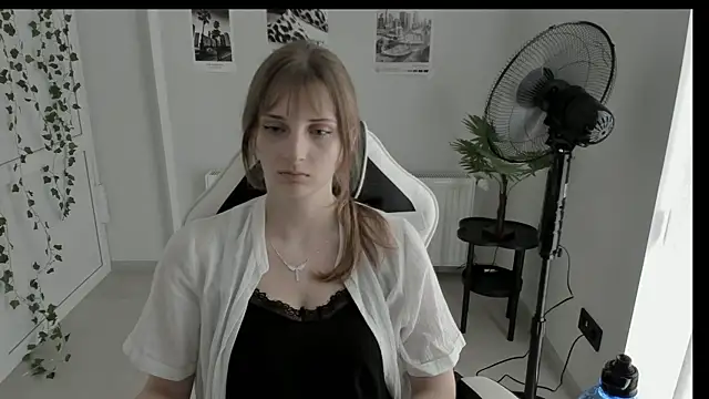 Snapshot of NeyliDream chatting on 06/10/26, 12:37 NeyliDream online show from 06/10/26, 12:37