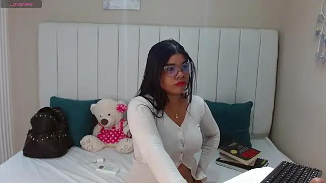 Snapshot of sienna_valexx chatting on 09/29/25, 01:27 sienna valexx online show from 09/29/25, 01:27