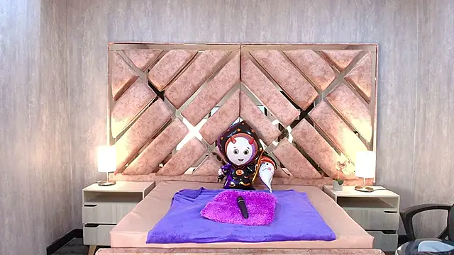 ANABELL BROWN online show from 10/04/25, 07:45