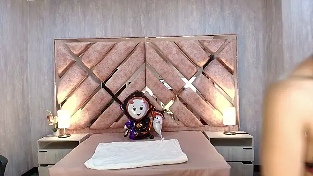 ANABELL BROWN online show from 10/07/25, 07:22