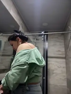 Snapshot of Megaan__More chatting on 10/05/25, 01:59 Megaan More online show from 10/05/25, 01:59